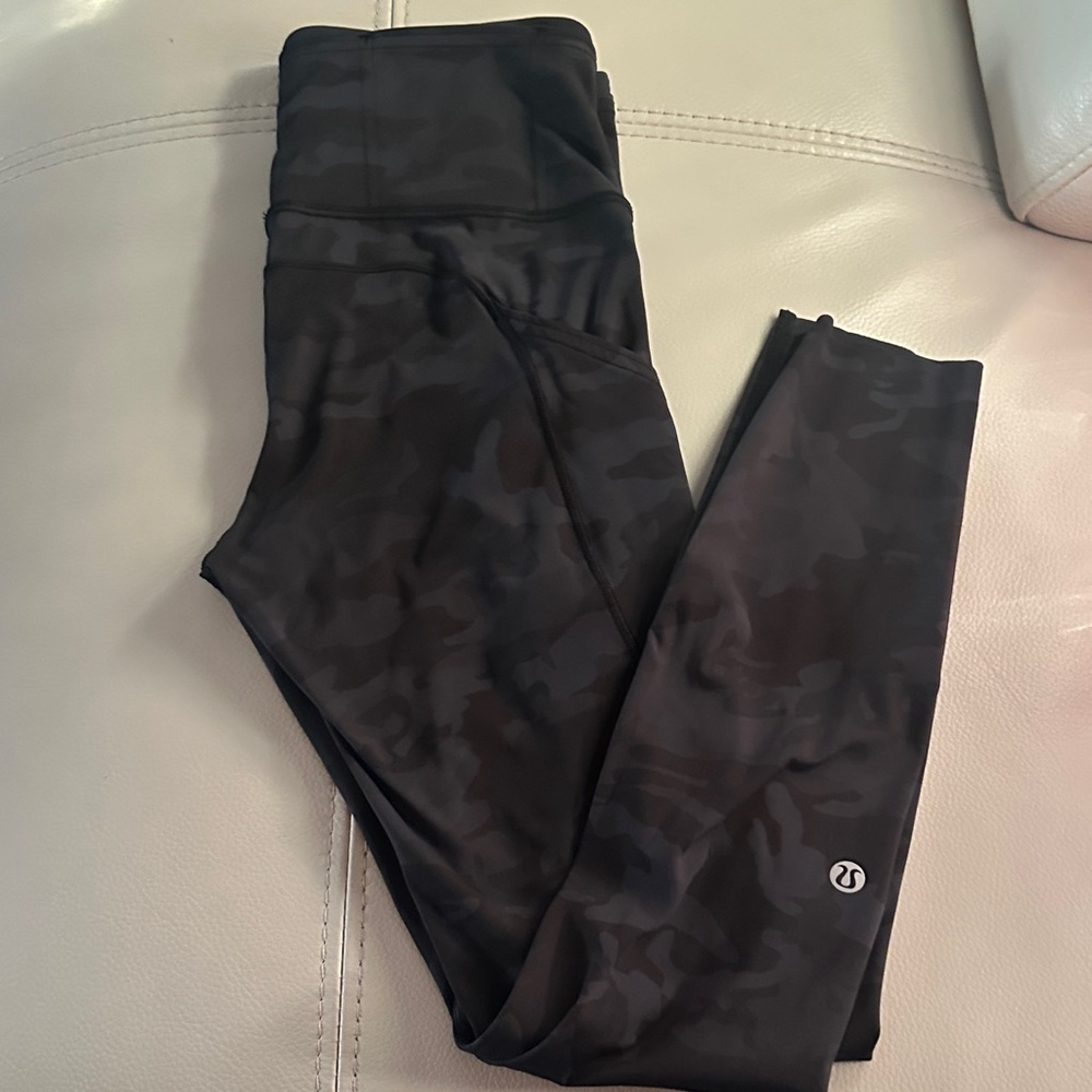 Lululemon Athletica Black Camouflage Leggings like new